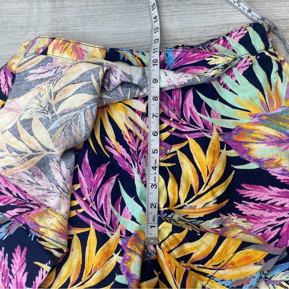 St. John’s Bay Linen Blend Wrap Skort Tropical Coastal Palm Leaf Women’s size 8 - Picture 11 of 11
